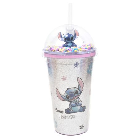 כוס שתייה עם קשית ופונפונים ודמות סטיץ